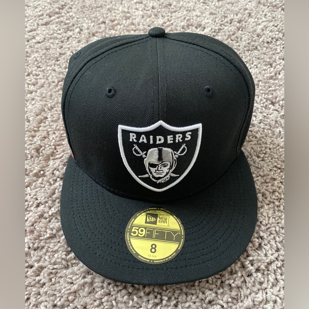 New Era NFL Las Vegas Raiders Fitted Hat Size 8 “Greetings From Las Vegas” New